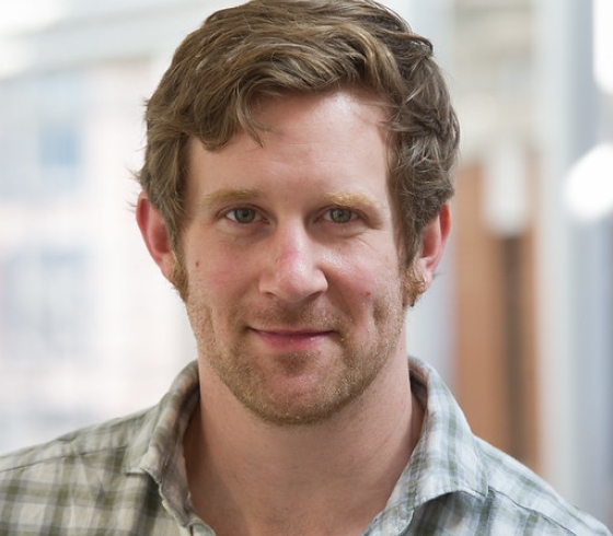 Head shot of Gavin Leighton